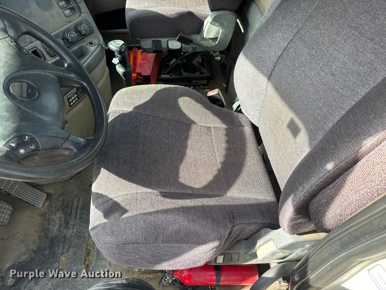 image for item NA9892 2013 Freightliner Cascadia 125 semi truck