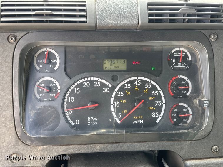 image for item NA9892 2013 Freightliner Cascadia 125 semi truck