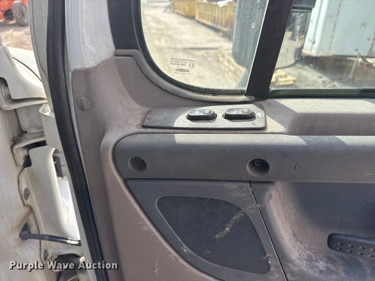 image for item NA9892 2013 Freightliner Cascadia 125 semi truck