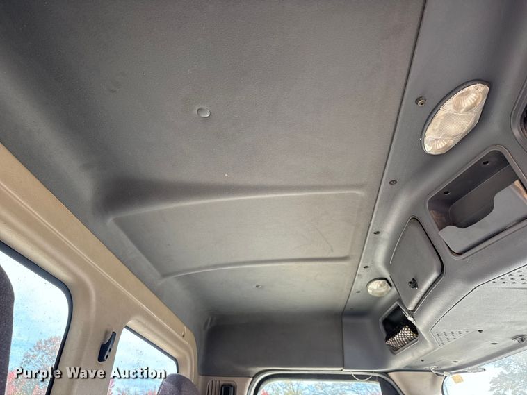 image for item NA9892 2013 Freightliner Cascadia 125 semi truck