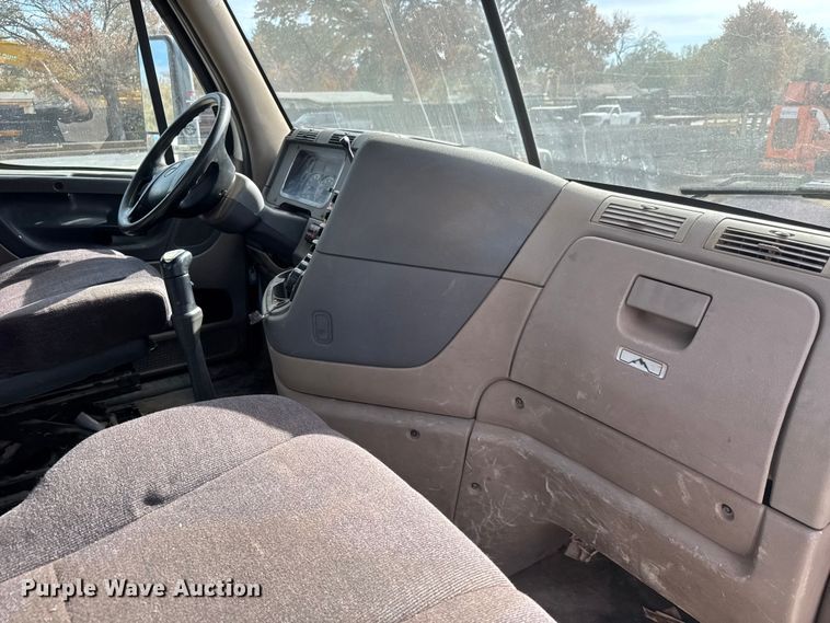 image for item NA9892 2013 Freightliner Cascadia 125 semi truck