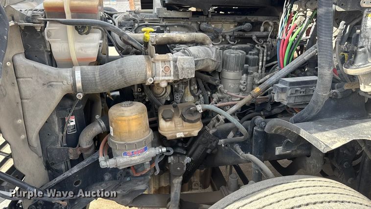 image for item NA9892 2013 Freightliner Cascadia 125 semi truck