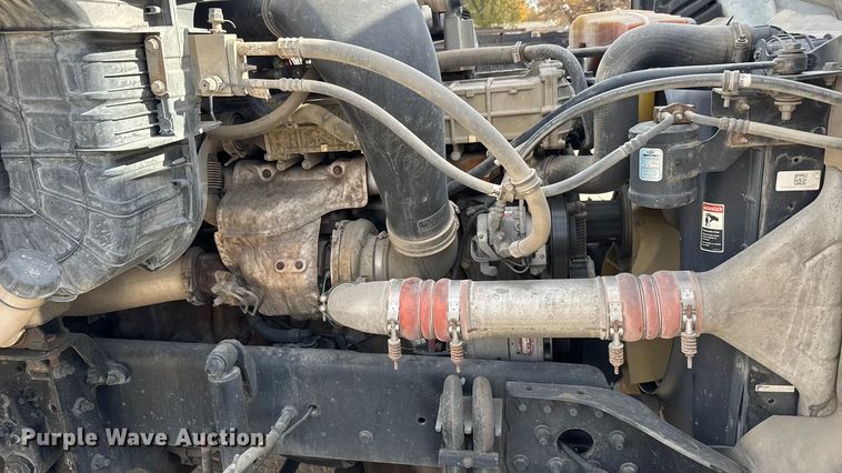 image for item NA9892 2013 Freightliner Cascadia 125 semi truck