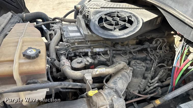 image for item NA9892 2013 Freightliner Cascadia 125 semi truck