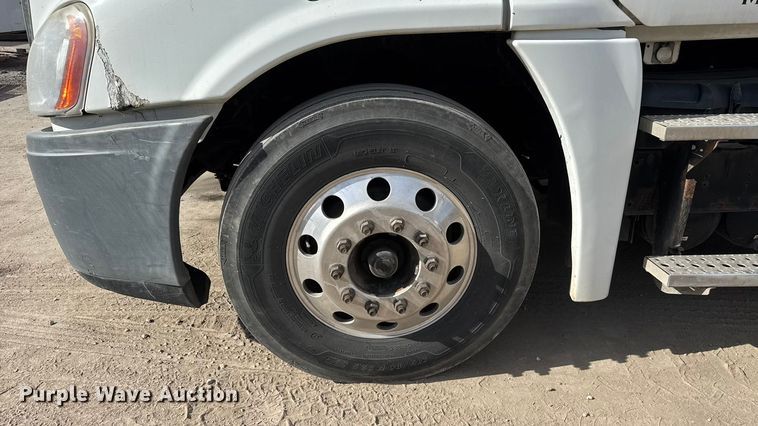 image for item NA9892 2013 Freightliner Cascadia 125 semi truck