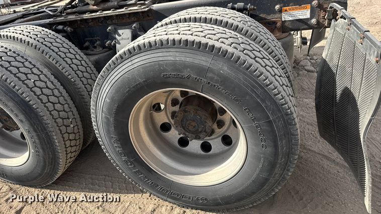 image for item NA9892 2013 Freightliner Cascadia 125 semi truck