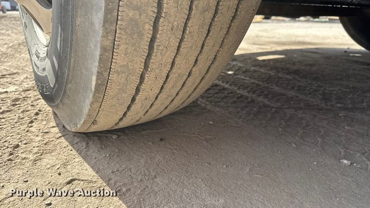 image for item NA9892 2013 Freightliner Cascadia 125 semi truck