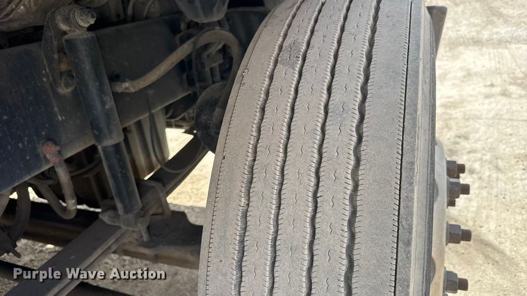 image for item NA9892 2013 Freightliner Cascadia 125 semi truck