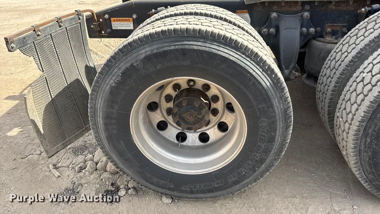 image for item NA9892 2013 Freightliner Cascadia 125 semi truck