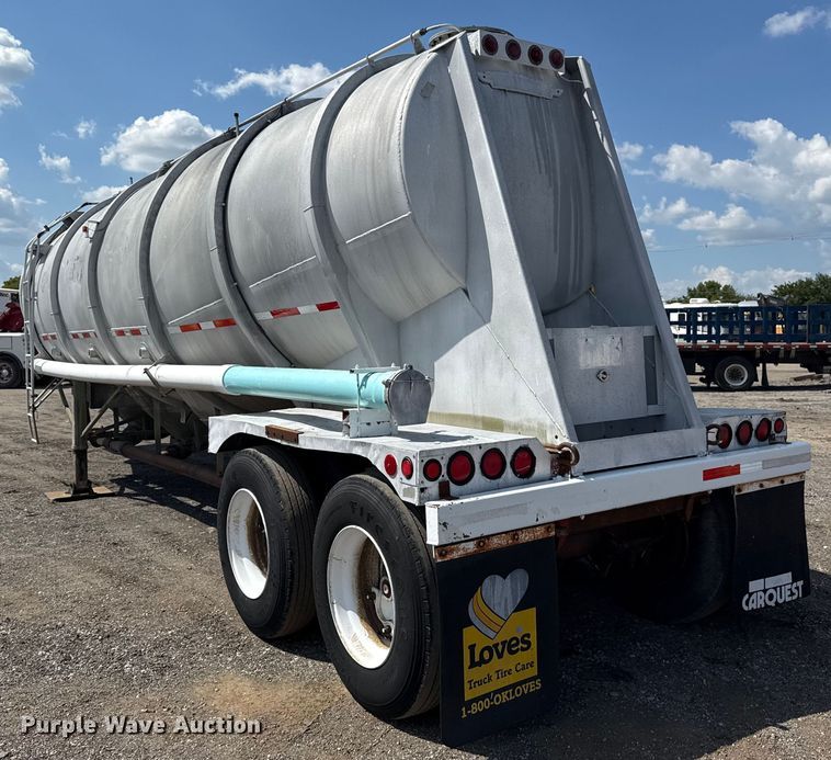 image for item NU9551 1965 Trail Master pneumatic dry bulk trailer