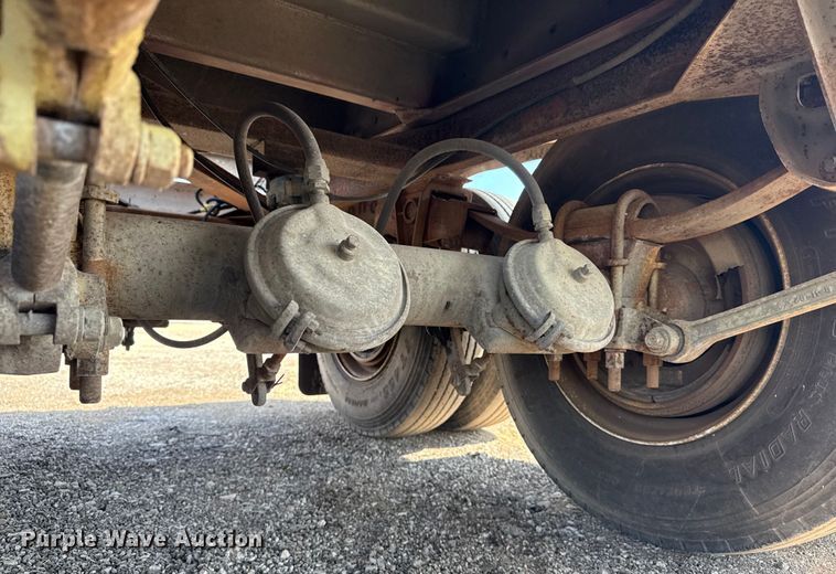 image for item NU9551 1965 Trail Master pneumatic dry bulk trailer