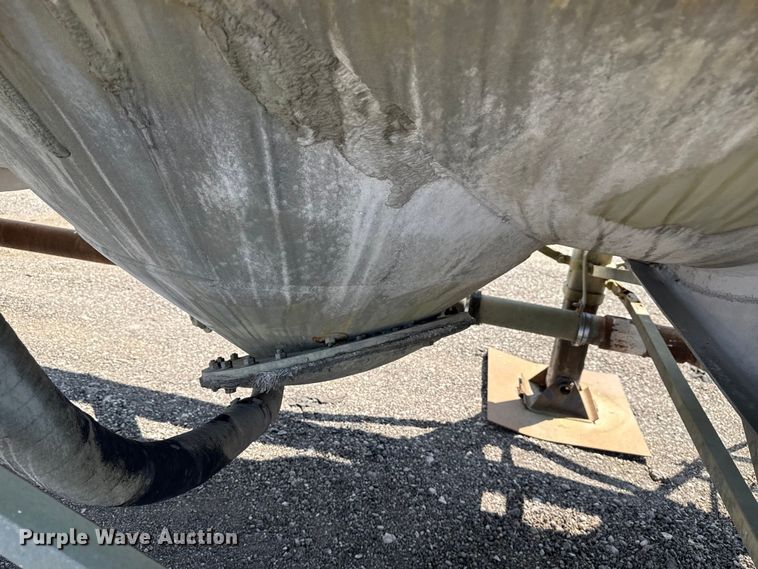 image for item NU9551 1965 Trail Master pneumatic dry bulk trailer