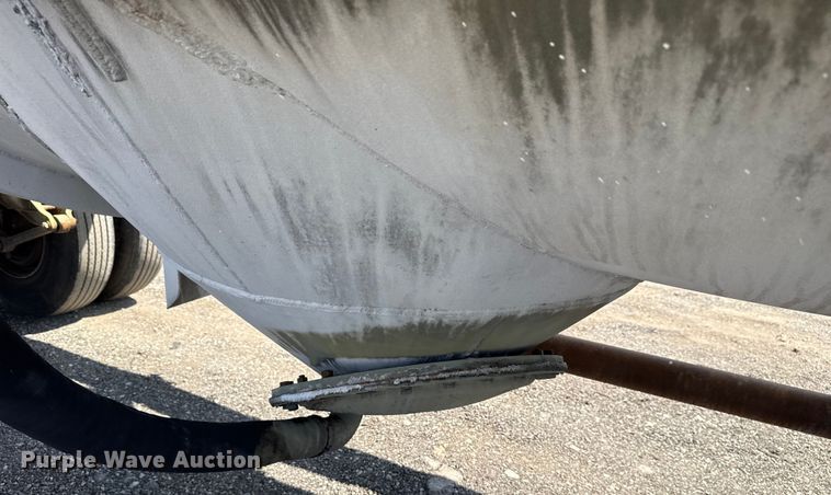 image for item NU9551 1965 Trail Master pneumatic dry bulk trailer