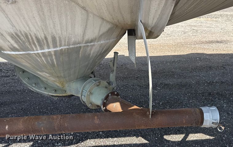 image for item NU9551 1965 Trail Master pneumatic dry bulk trailer