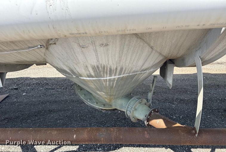 image for item NU9551 1965 Trail Master pneumatic dry bulk trailer