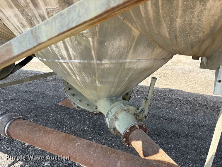 image for item NU9551 1965 Trail Master pneumatic dry bulk trailer