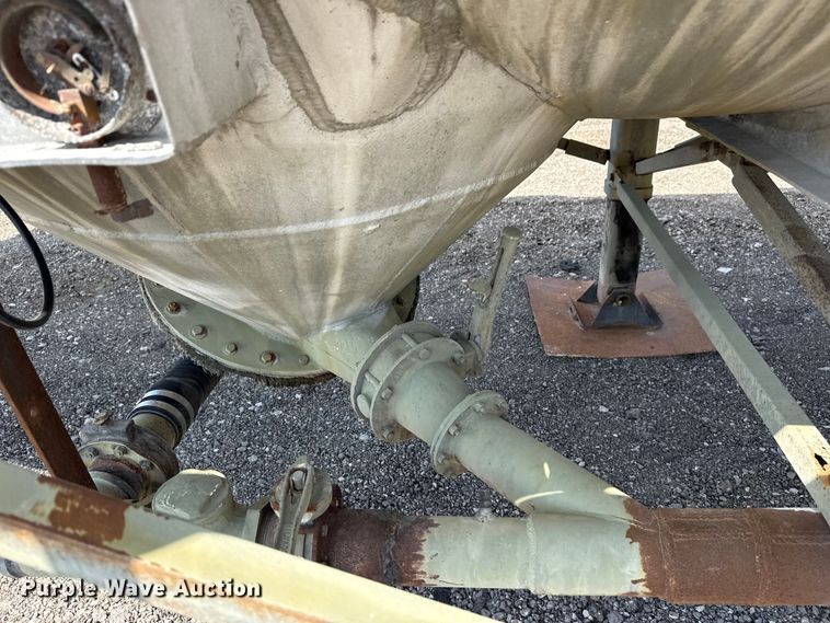 image for item NU9551 1965 Trail Master pneumatic dry bulk trailer