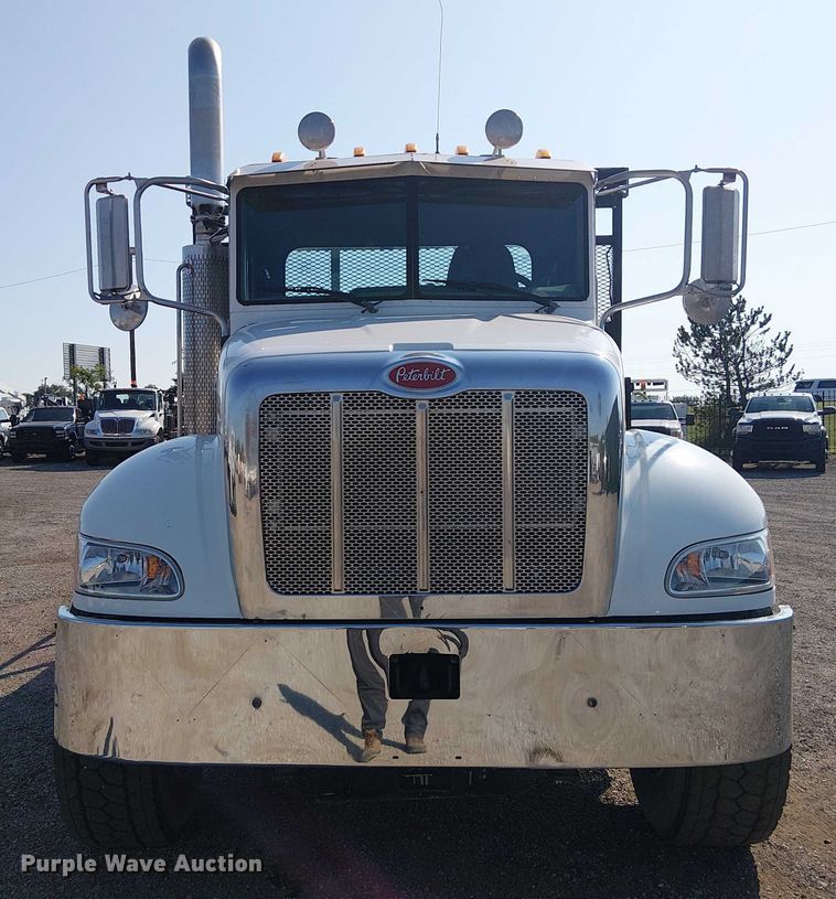 image for item NU9728 2008 Peterbilt 340 flatbed truck