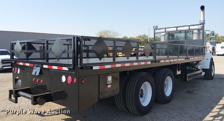 image for item NU9728 2008 Peterbilt 340 flatbed truck
