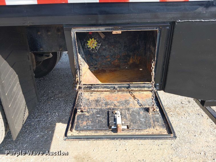 image for item NU9728 2008 Peterbilt 340 flatbed truck