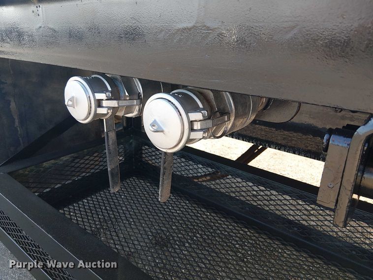 image for item NU9728 2008 Peterbilt 340 flatbed truck