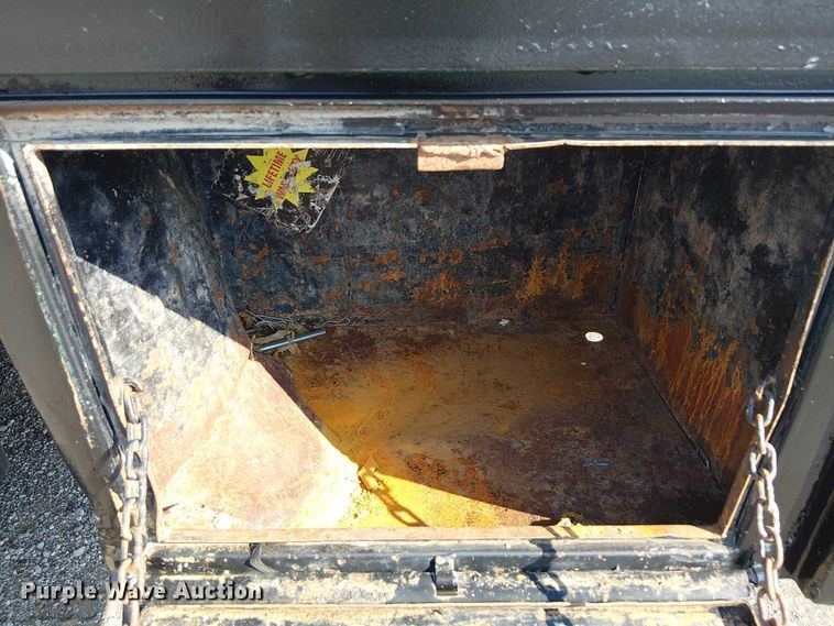 image for item NU9728 2008 Peterbilt 340 flatbed truck