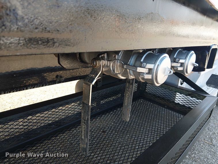 image for item NU9728 2008 Peterbilt 340 flatbed truck