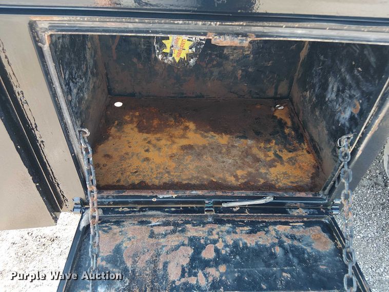 image for item NU9728 2008 Peterbilt 340 flatbed truck