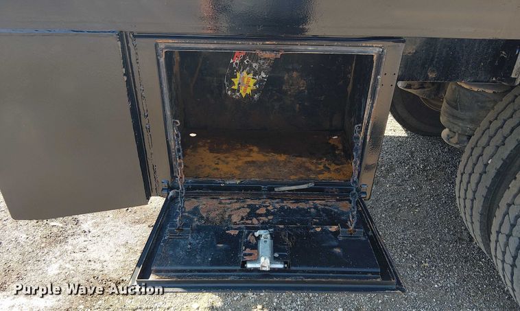 image for item NU9728 2008 Peterbilt 340 flatbed truck