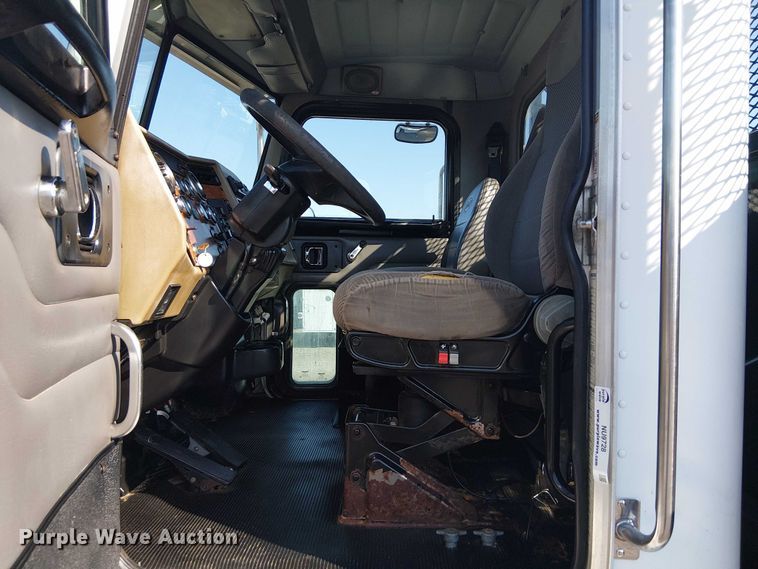 image for item NU9728 2008 Peterbilt 340 flatbed truck