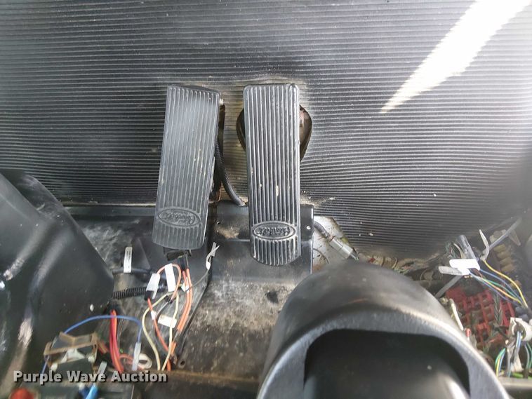 image for item NU9728 2008 Peterbilt 340 flatbed truck