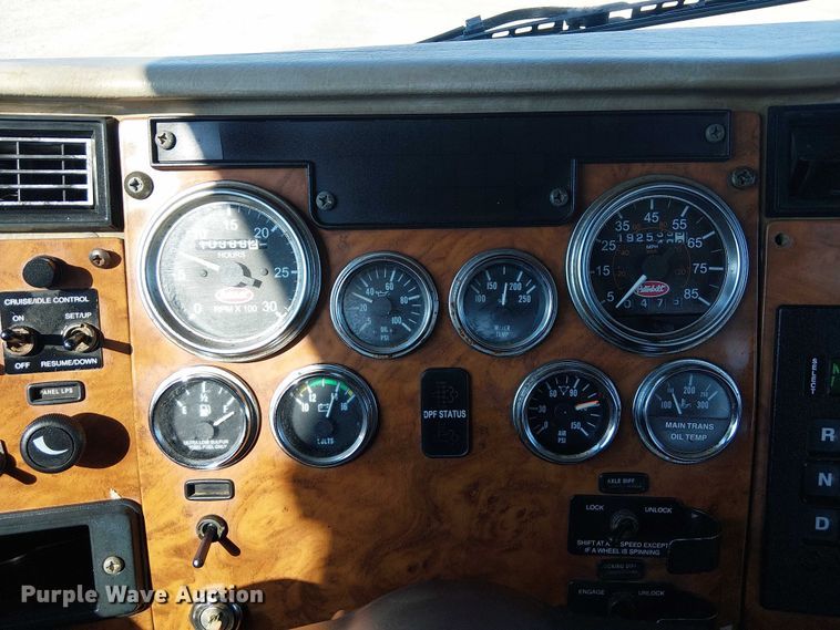 image for item NU9728 2008 Peterbilt 340 flatbed truck