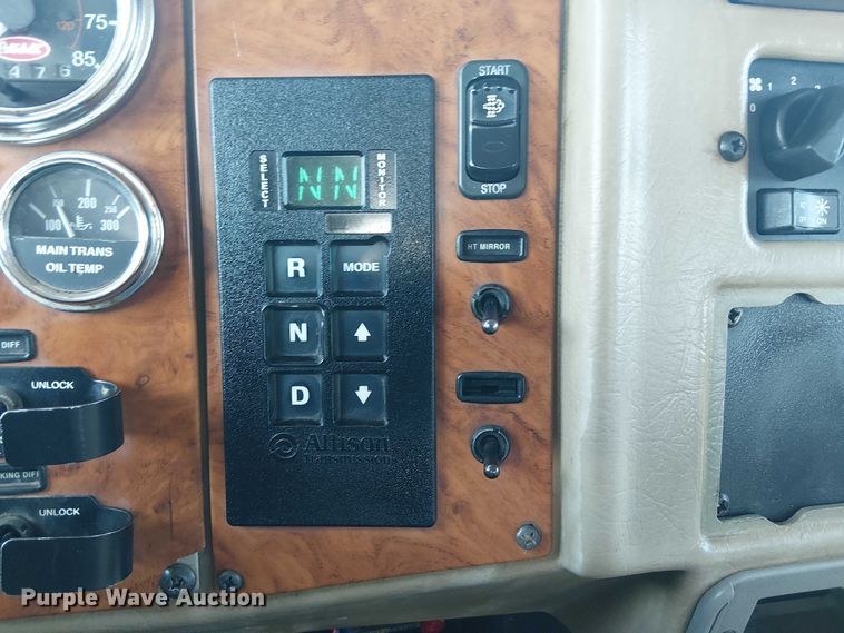 image for item NU9728 2008 Peterbilt 340 flatbed truck