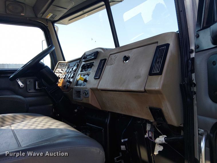 image for item NU9728 2008 Peterbilt 340 flatbed truck