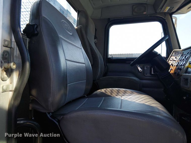 image for item NU9728 2008 Peterbilt 340 flatbed truck