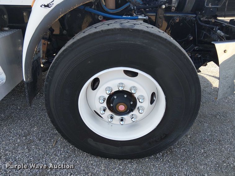 image for item NU9728 2008 Peterbilt 340 flatbed truck