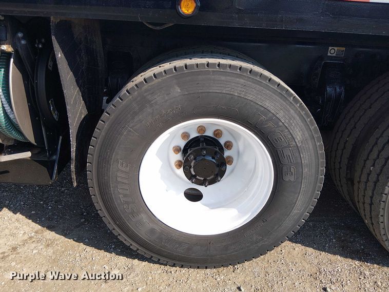 image for item NU9728 2008 Peterbilt 340 flatbed truck