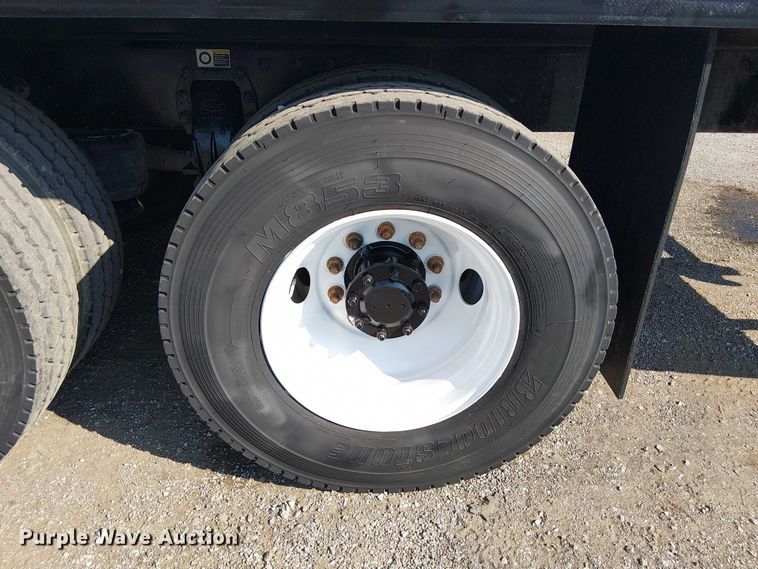 image for item NU9728 2008 Peterbilt 340 flatbed truck