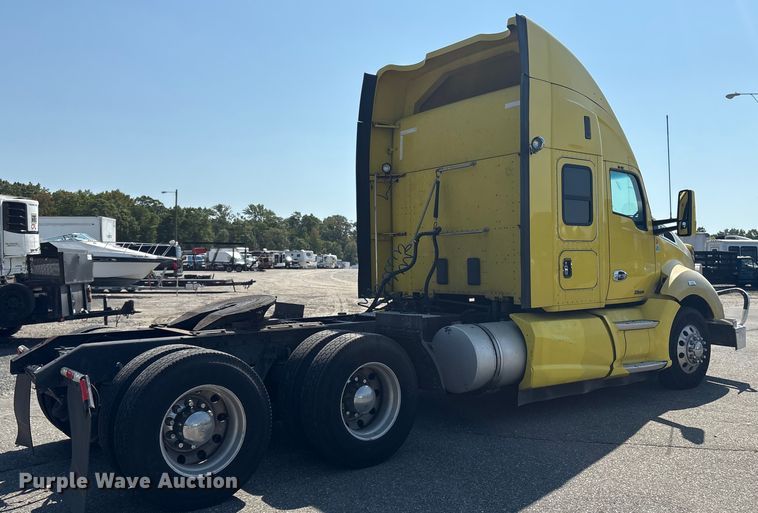 image for item YA0724 2015 Kenworth T680 semi truck
