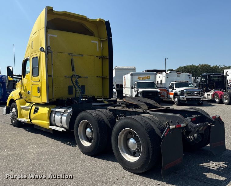 image for item YA0724 2015 Kenworth T680 semi truck