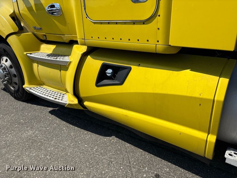 image for item YA0724 2015 Kenworth T680 semi truck