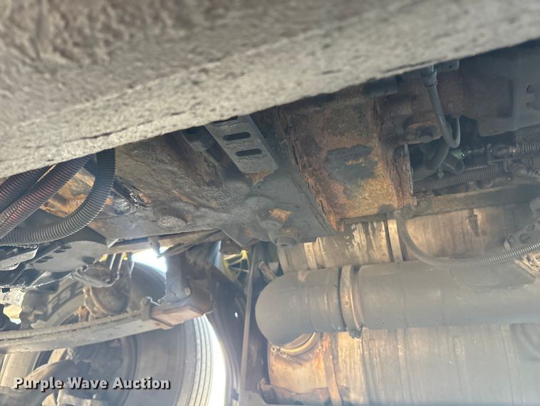 image for item YA0724 2015 Kenworth T680 semi truck