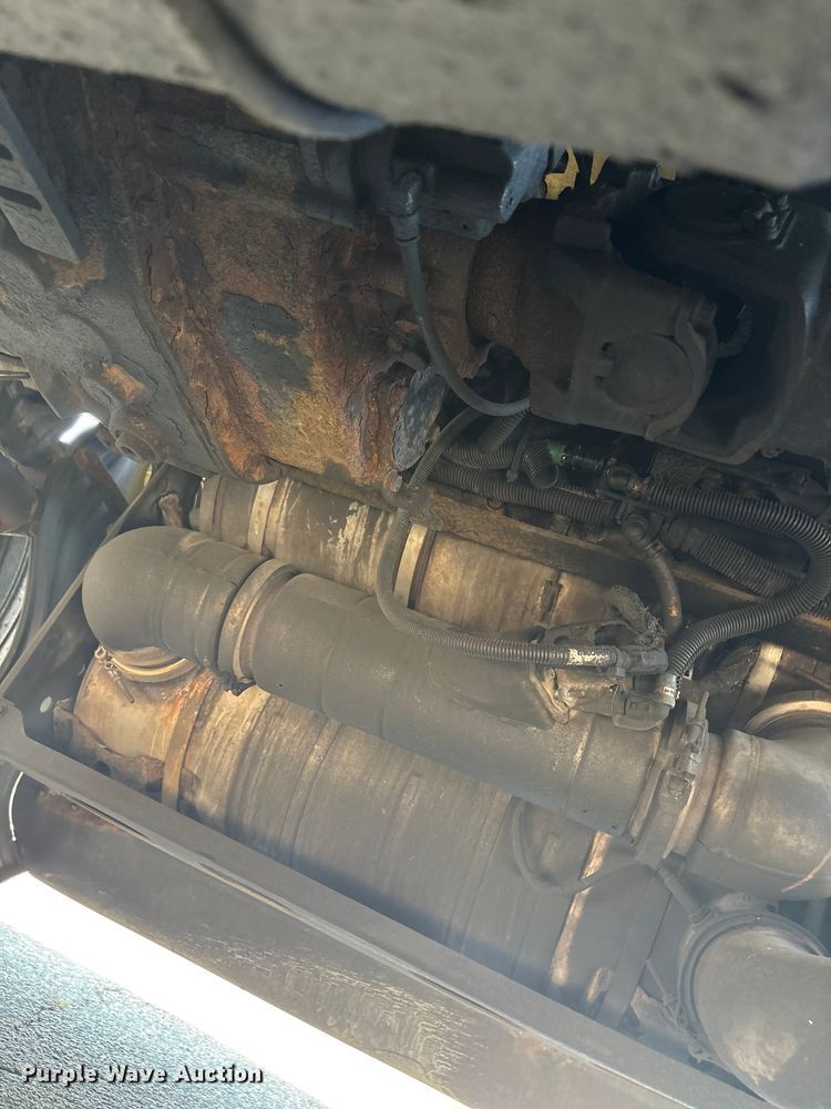 image for item YA0724 2015 Kenworth T680 semi truck