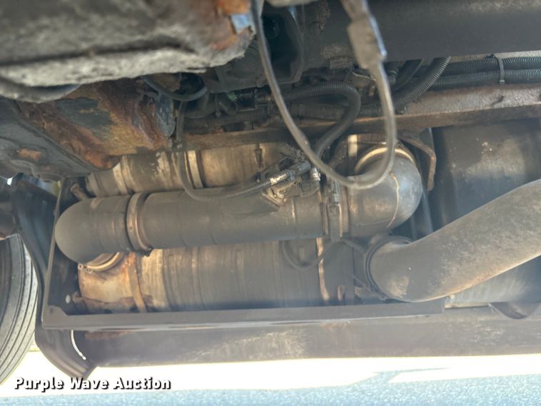 image for item YA0724 2015 Kenworth T680 semi truck