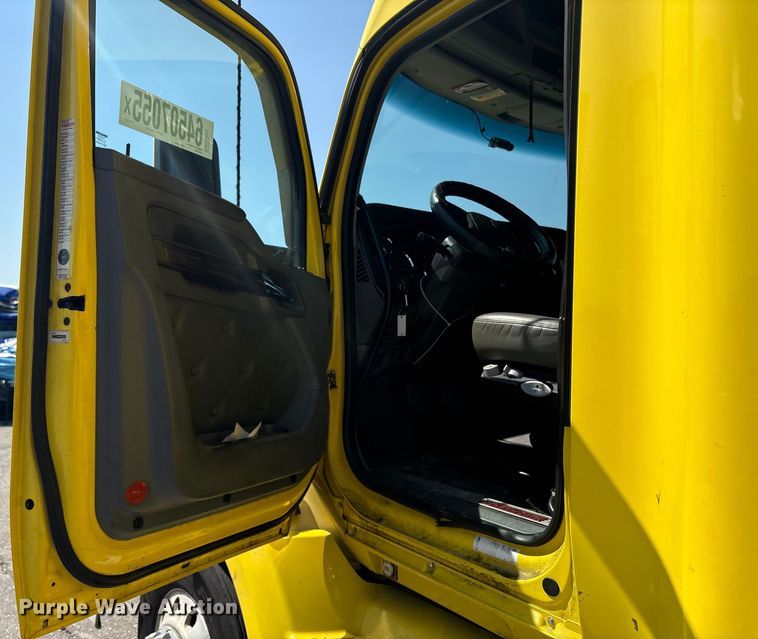 image for item YA0724 2015 Kenworth T680 semi truck