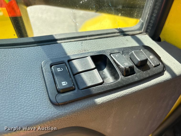 image for item YA0724 2015 Kenworth T680 semi truck