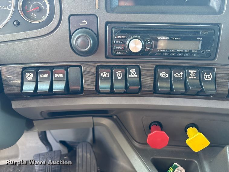 image for item YA0724 2015 Kenworth T680 semi truck