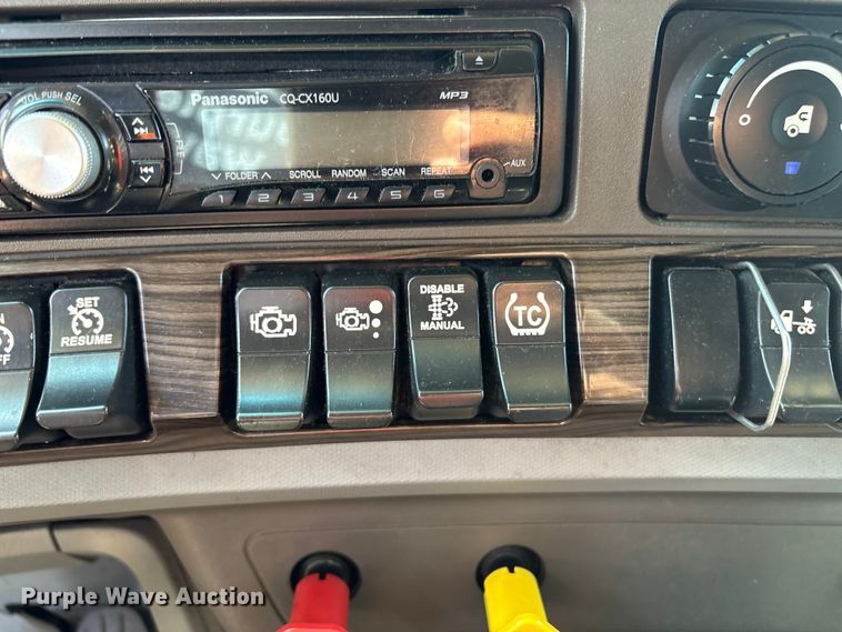 image for item YA0724 2015 Kenworth T680 semi truck