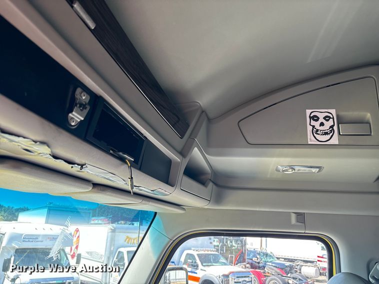 image for item YA0724 2015 Kenworth T680 semi truck