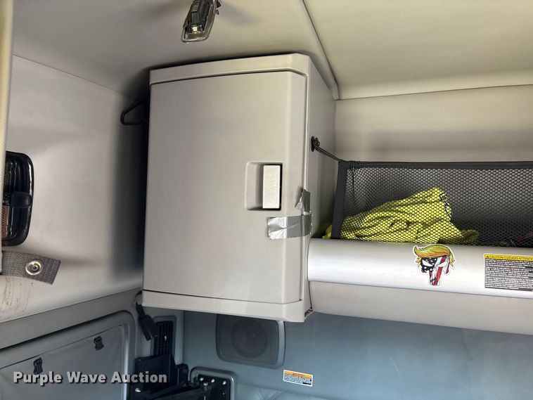 image for item YA0724 2015 Kenworth T680 semi truck